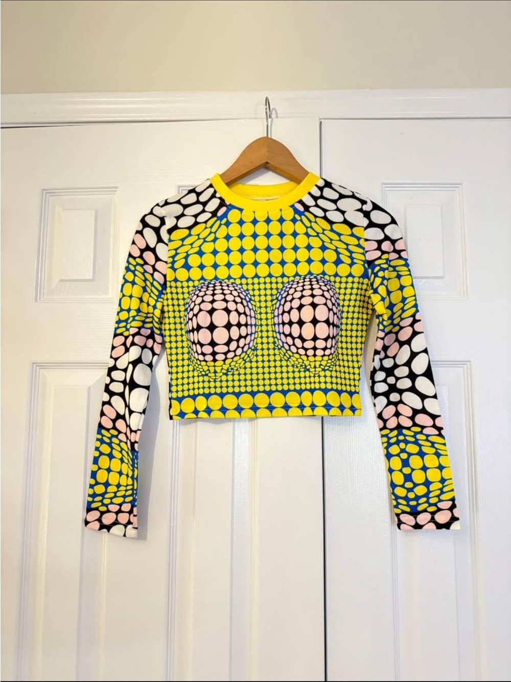 Women’s Yellow & Pink Graphic Dot Crop Long-Sleeve Top